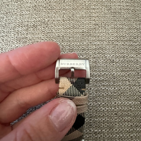 Burberry Heritage Nova Check 38mm Women's Watch - Authentic. - Picture 11 of 15